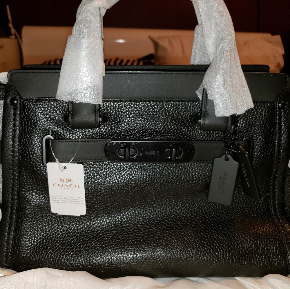COACH MATTE BLACK SWAGGER HANDBAG